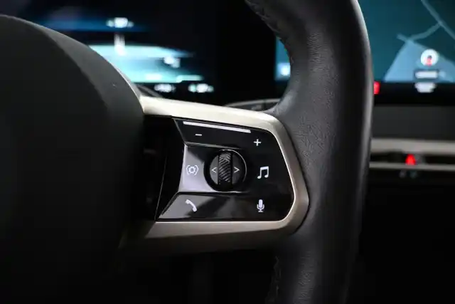 Punainen Maastoauto, BMW iX – VAR-68737