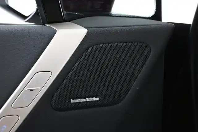 Punainen Maastoauto, BMW iX – VAR-68737