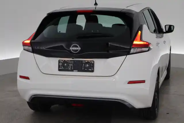 Valkoinen Viistoperä, Nissan Leaf – VAR-68788