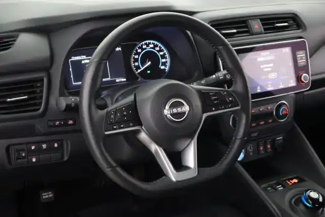 Valkoinen Viistoperä, Nissan Leaf – VAR-68788