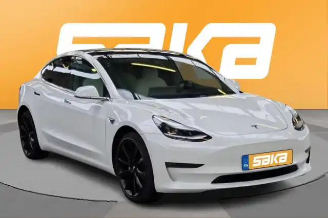 Valkoinen Sedan, Tesla Model 3 – VAR-68942