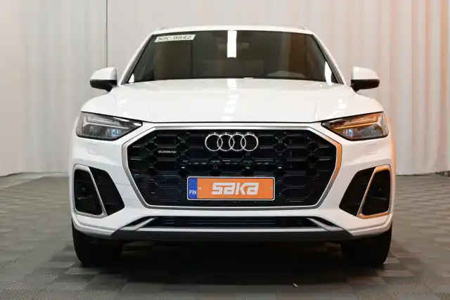 Valkoinen Maastoauto, Audi Q5 – VAR-68971