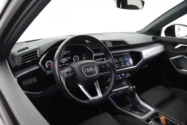 Musta Maastoauto, Audi Q3 – VAR-69042