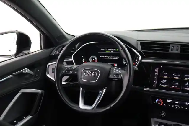 Musta Maastoauto, Audi Q3 – VAR-69042