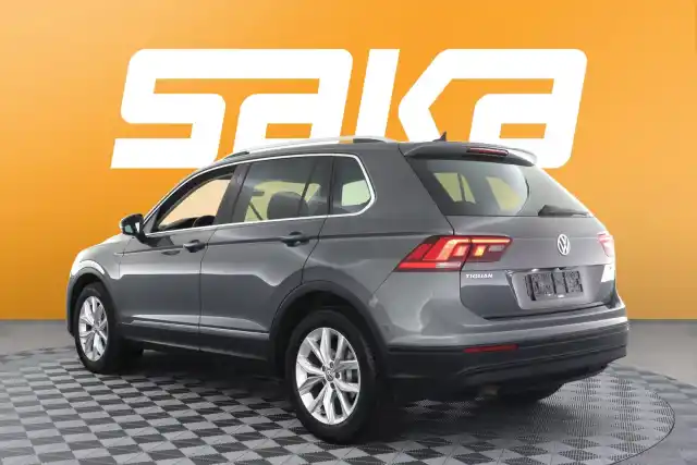 Valkoinen Maastoauto, Volkswagen Tiguan – VAR-69309