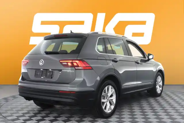Valkoinen Maastoauto, Volkswagen Tiguan – VAR-69309