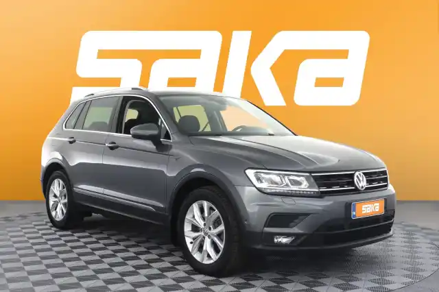 Valkoinen Maastoauto, Volkswagen Tiguan – VAR-69309