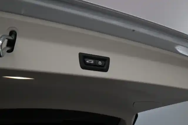 Valkoinen Maastoauto, BMW iX3 – VAR-69420