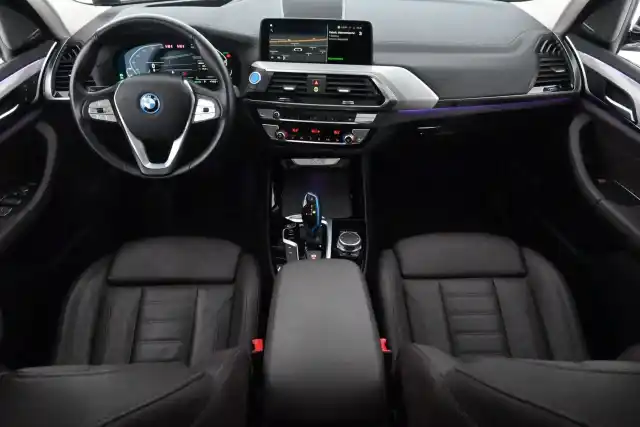 Valkoinen Maastoauto, BMW iX3 – VAR-69420