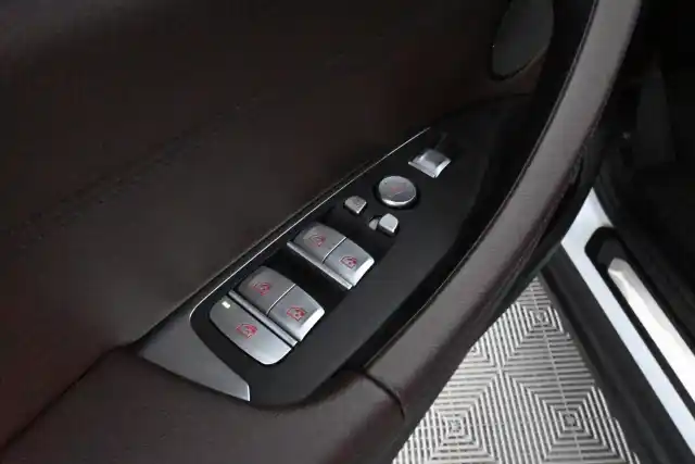 Valkoinen Maastoauto, BMW iX3 – VAR-69420