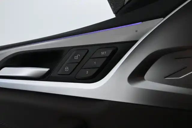 Valkoinen Maastoauto, BMW iX3 – VAR-69420
