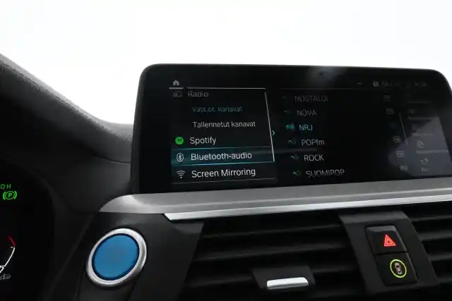 Valkoinen Maastoauto, BMW iX3 – VAR-69420