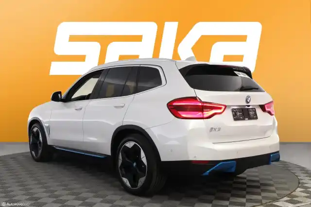 Valkoinen Maastoauto, BMW iX3 – VAR-69420
