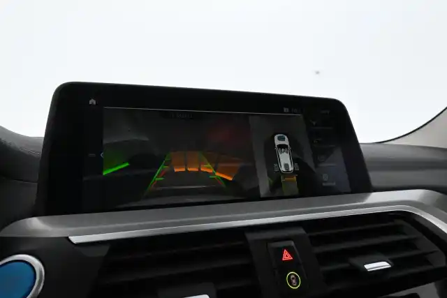 Valkoinen Maastoauto, BMW iX3 – VAR-69420