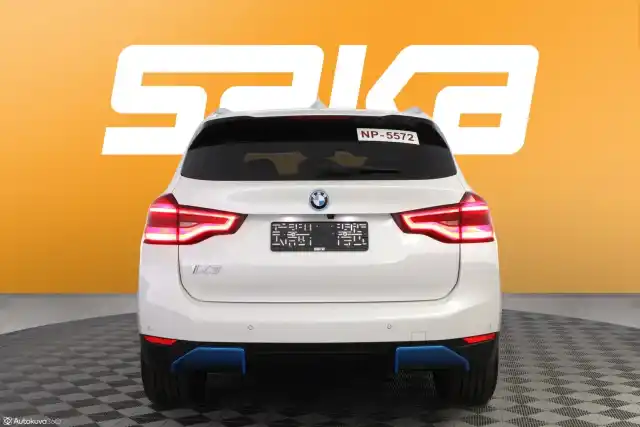 Valkoinen Maastoauto, BMW iX3 – VAR-69420