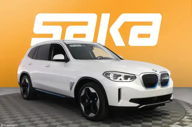 Valkoinen Maastoauto, BMW iX3 – VAR-69420