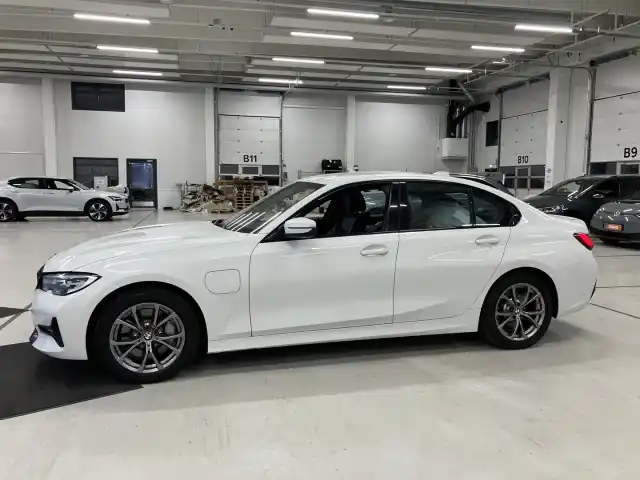 BMW 330