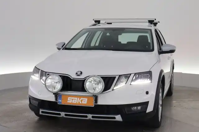 Valkoinen Farmari, Skoda Octavia – VAR-69829