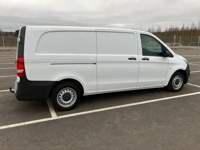 Valkoinen Pakettiauto, Mercedes-Benz Vito – VAR-69851