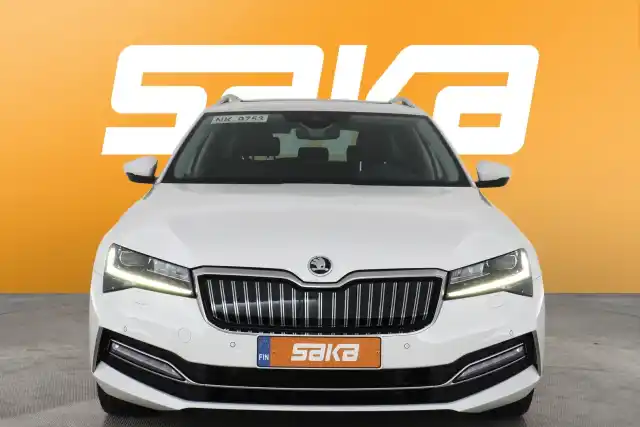 Valkoinen Farmari, Skoda Superb – VAR-71193