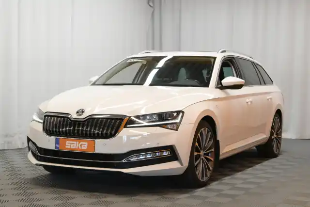 Valkoinen Farmari, Skoda Superb – VAR-71193