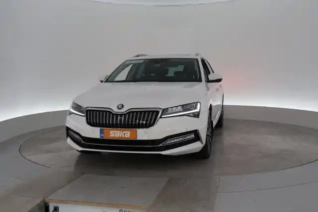 Valkoinen Farmari, Skoda Superb – VAR-71193