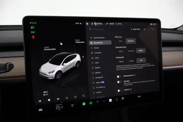 Valkoinen Maastoauto, Tesla Model Y – VAR-71227