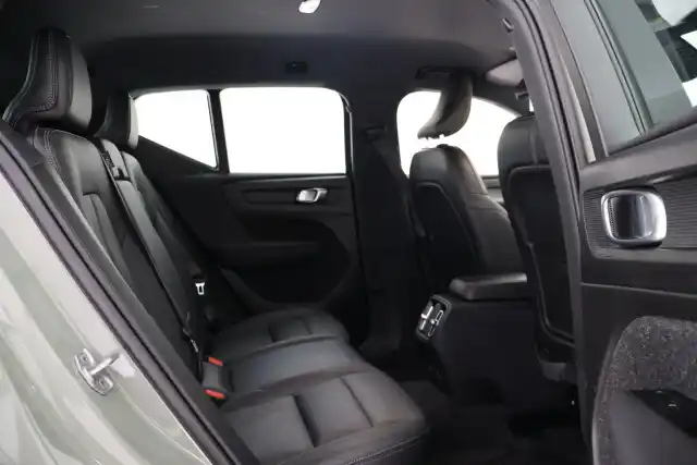 Vihreä Maastoauto, Volvo XC40 – VAR-71536