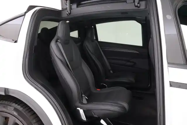 Valkoinen Maastoauto, Tesla Model X – VAR-71707