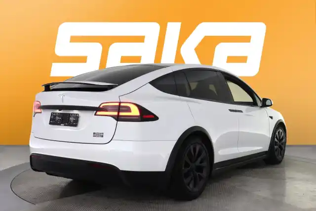 Valkoinen Maastoauto, Tesla Model X – VAR-71707