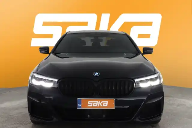Musta Sedan, BMW 530 – VAR-71739