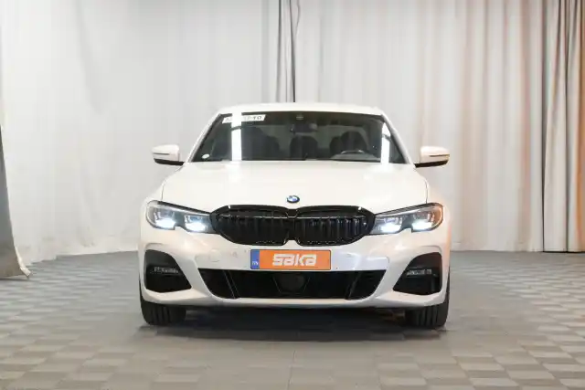 Valkoinen Sedan, BMW 330 – VAR-71850
