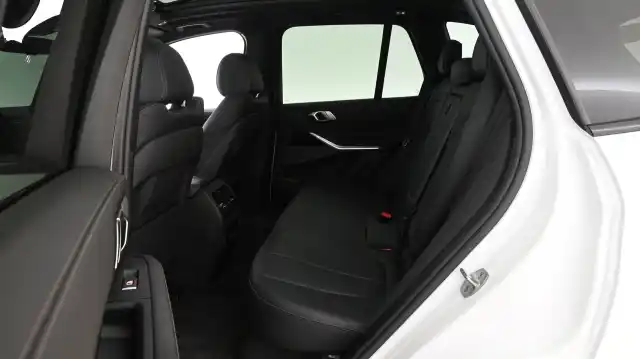 Valkoinen Maastoauto, BMW X5 – VAR-72017