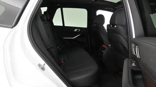Valkoinen Maastoauto, BMW X5 – VAR-72017