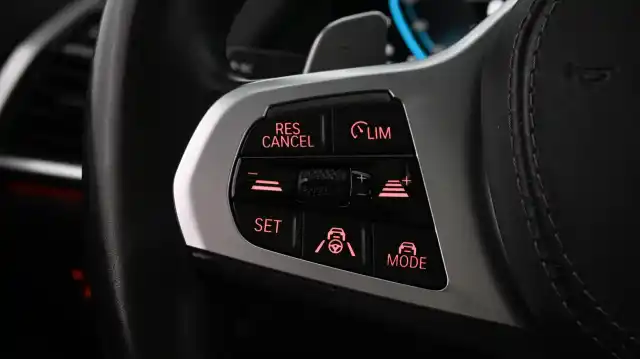 Valkoinen Maastoauto, BMW X5 – VAR-72017