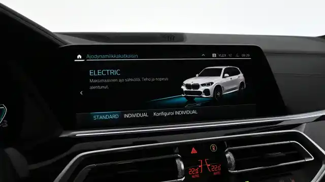 Valkoinen Maastoauto, BMW X5 – VAR-72017