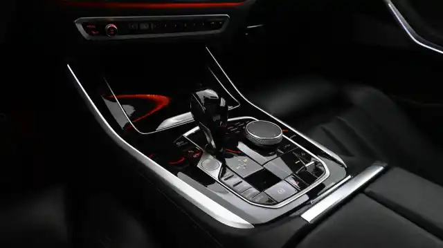 Valkoinen Maastoauto, BMW X5 – VAR-72017