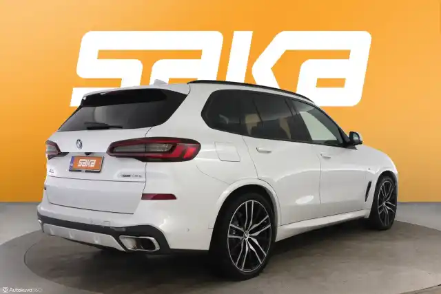 Valkoinen Maastoauto, BMW X5 – VAR-72017