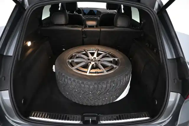 Harmaa Maastoauto, Mercedes-Benz GLE – VAR-72029
