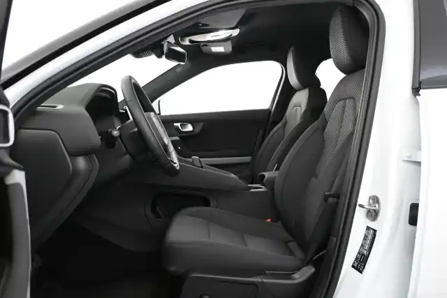 Valkoinen Sedan, Polestar 2 – VAR-72205