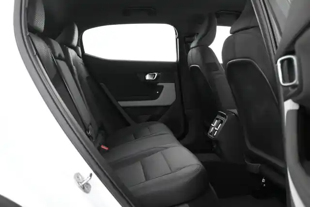Valkoinen Sedan, Polestar 2 – VAR-72205