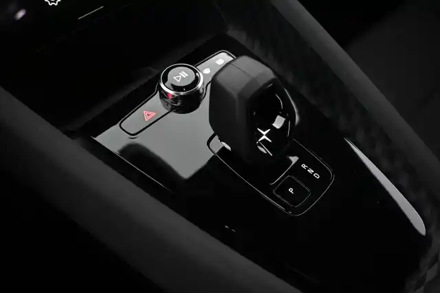 Valkoinen Sedan, Polestar 2 – VAR-72205