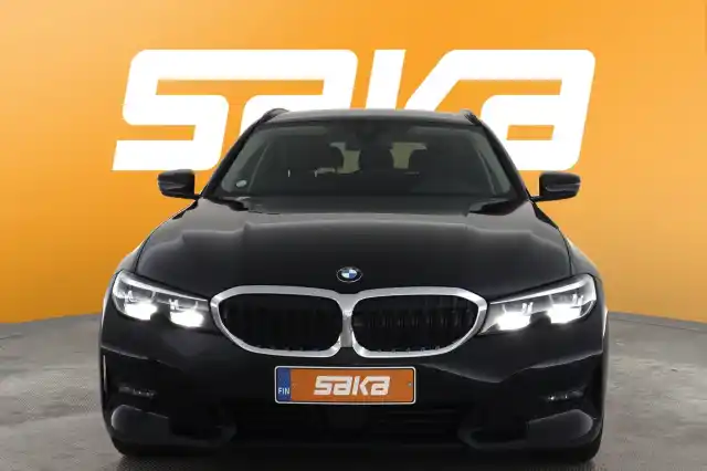 Musta Farmari, BMW 330 – VAR-72618
