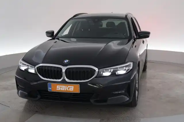 Musta Farmari, BMW 330 – VAR-72618