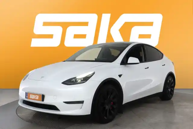 Valkoinen Maastoauto, Tesla Model Y – VAR-72850