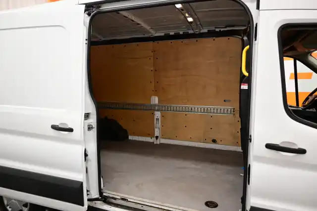 Valkoinen Pakettiauto, Ford Transit – VAR-73331