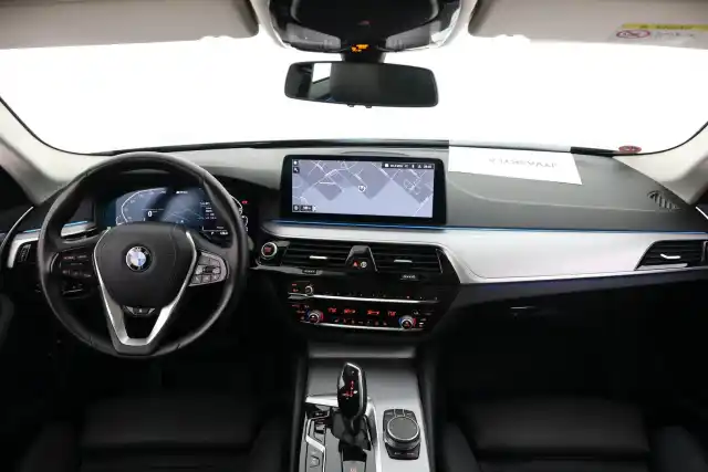 Musta Farmari, BMW 530 – VAR-73334