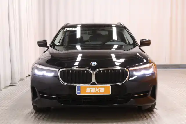 Musta Farmari, BMW 530 – VAR-73334