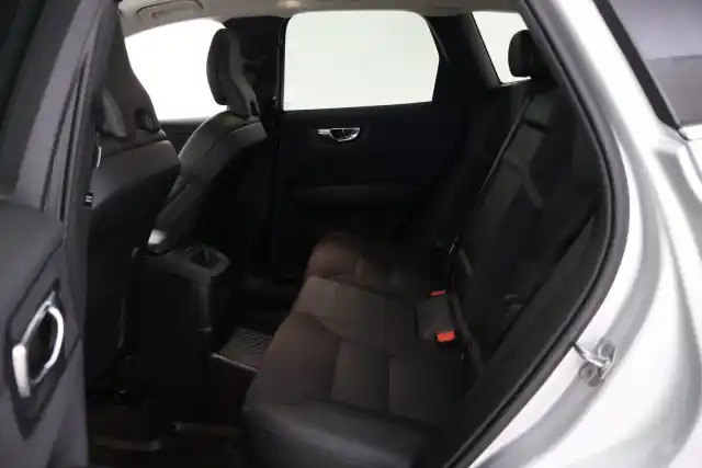 Harmaa Maastoauto, Volvo XC60 – VAR-73514