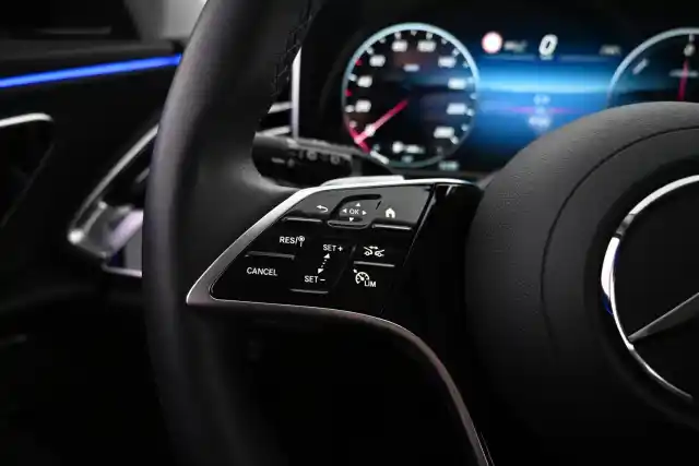 Valkoinen Farmari, Mercedes-Benz E – VAR-73575